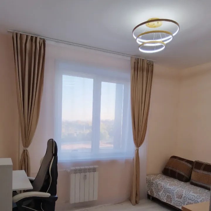 Комната, вид из окна