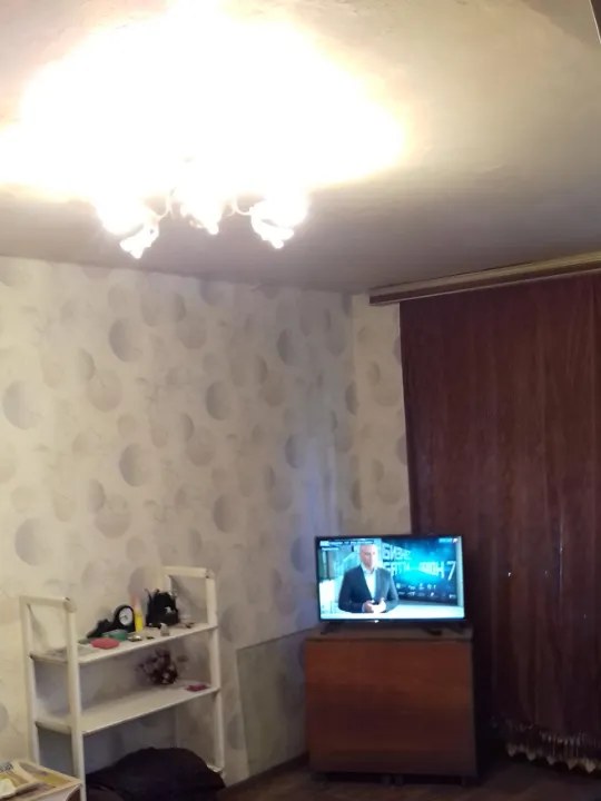 Комната, телевизор