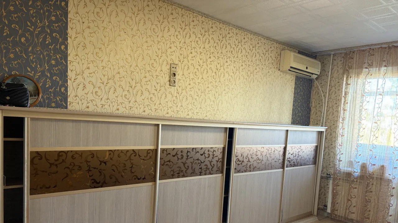 Комната, шкаф