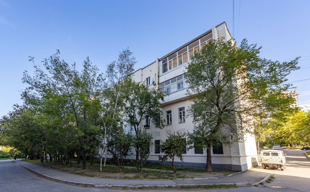 Дом снаружи, фасад
