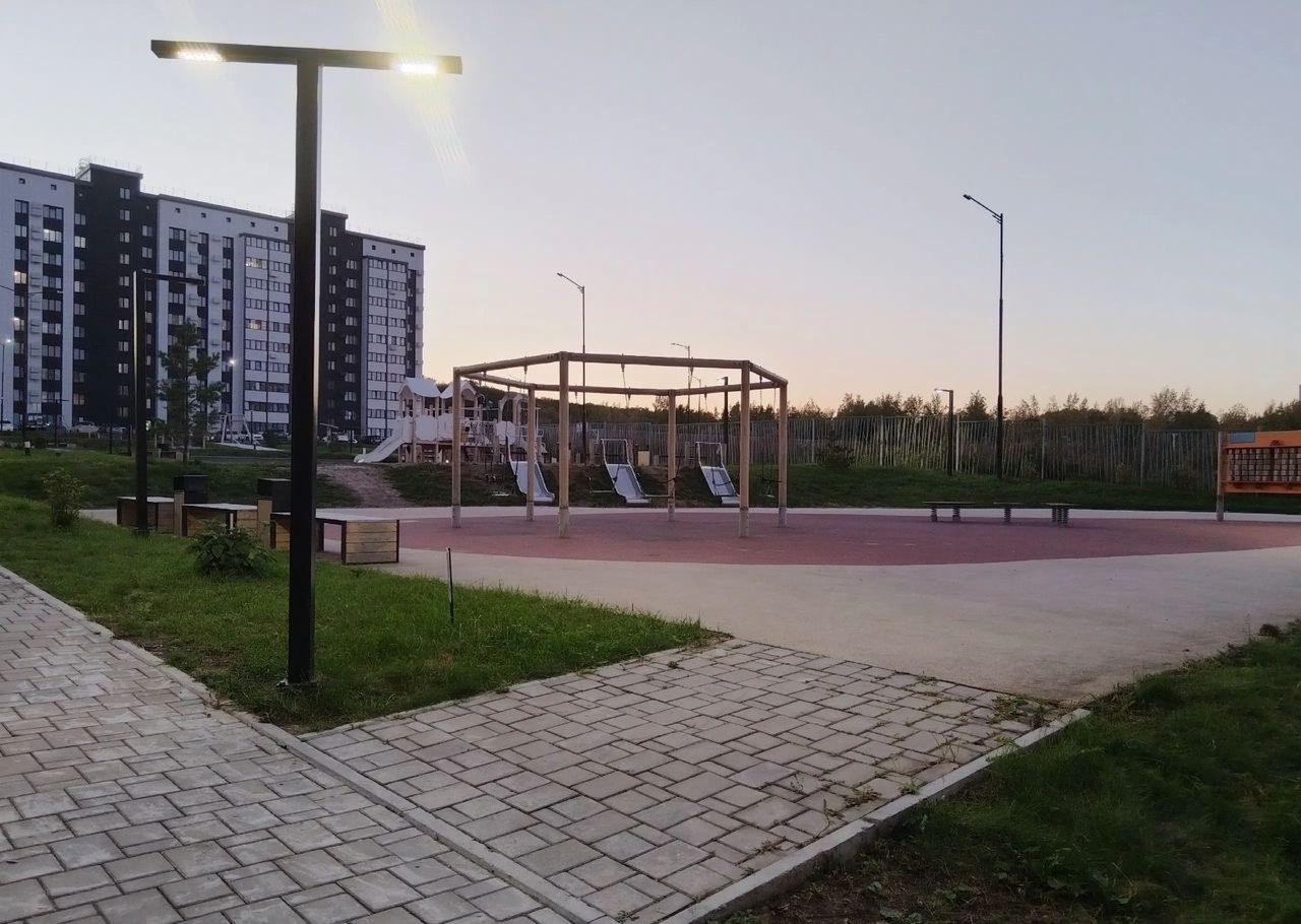 Двор, спортивная площадка