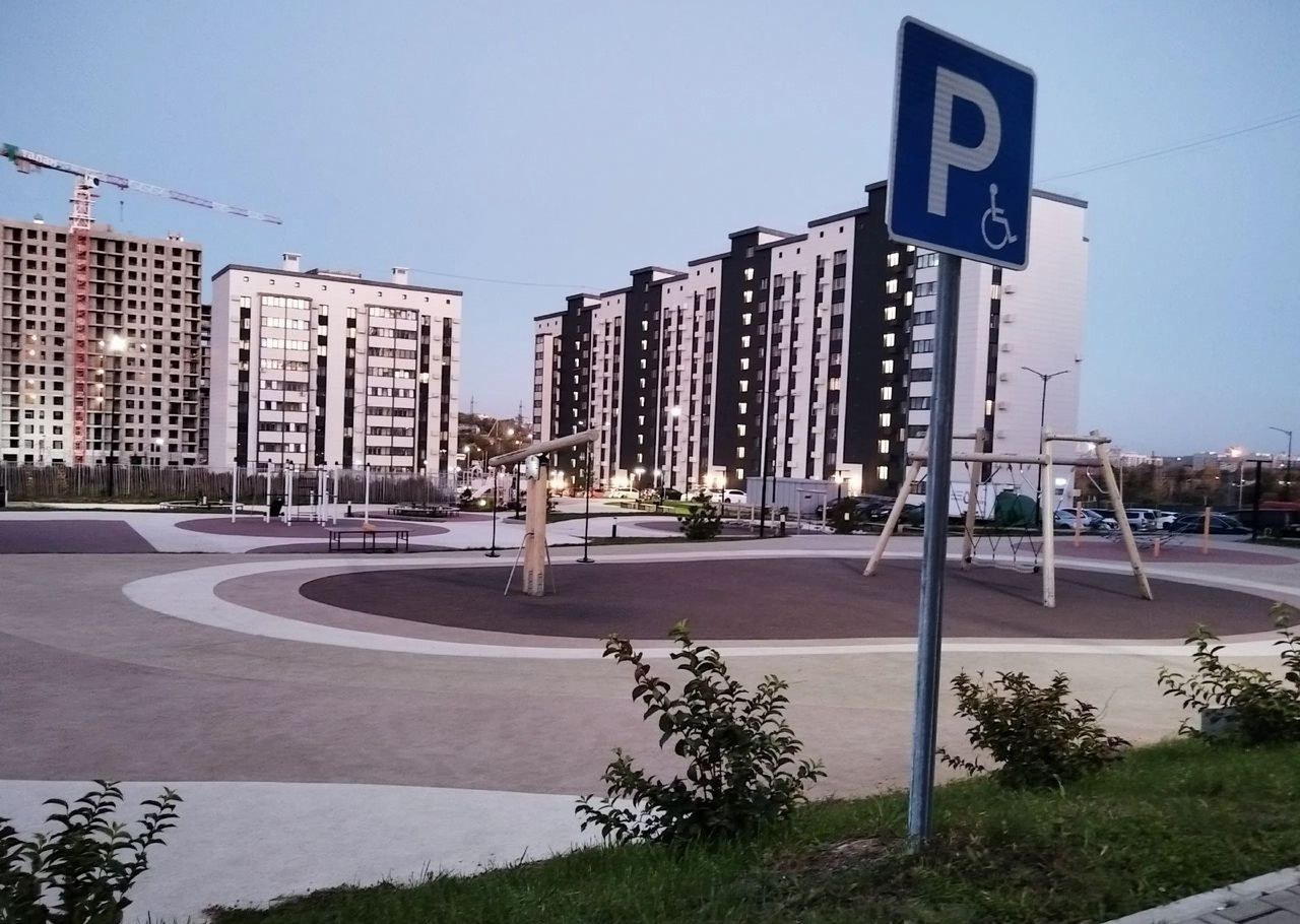 Двор и парковка